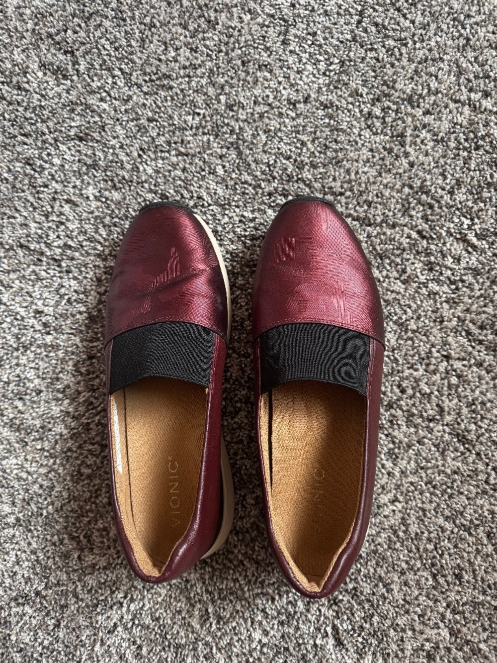 Vionic women’s slip on shoes size 8.5
